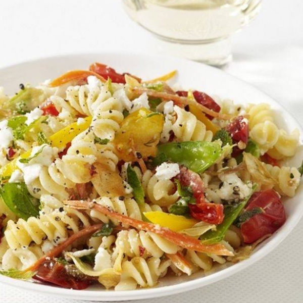 PASTA PRIMAVERA ΜΕ ΜΕΖΕΔΑΚΙ ΠΛΕΥΡΩΤΟΥΣ